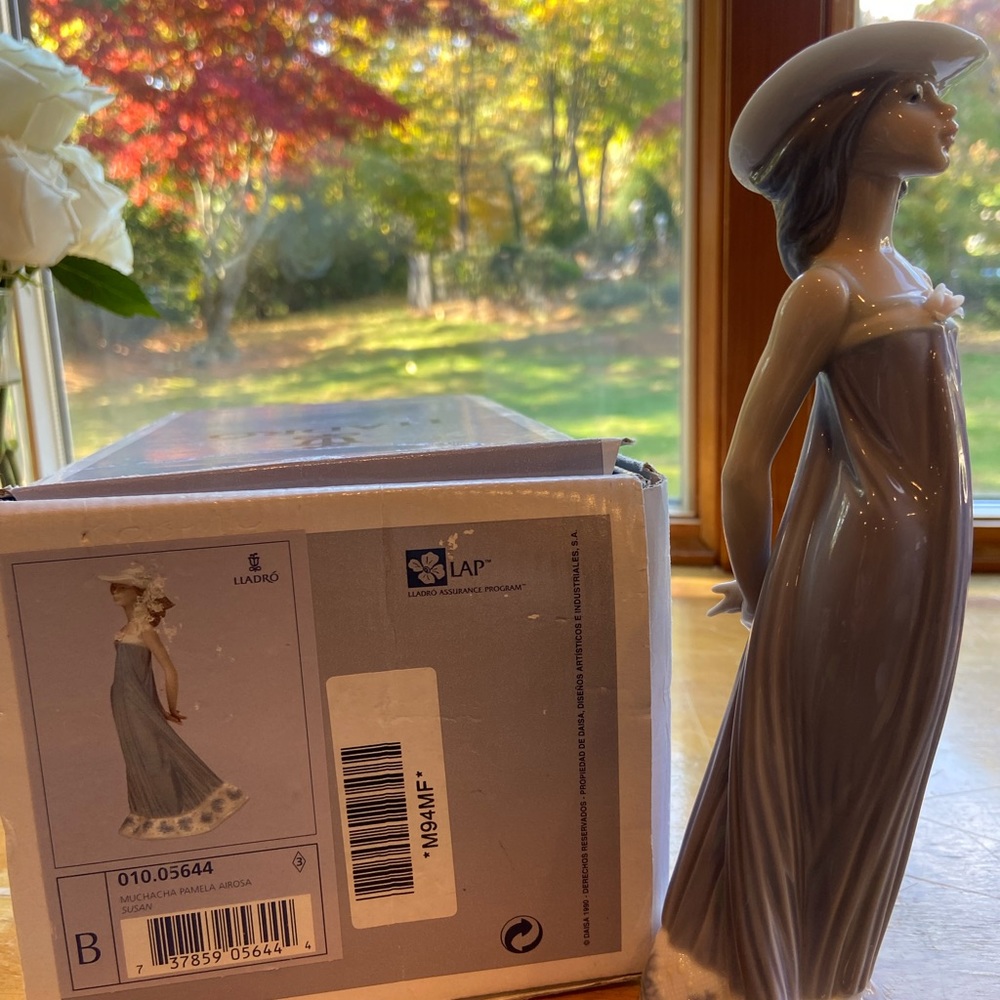 Excellent condition, never taken out of box